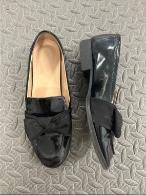 Bandolino Black Patent Bow Loafers